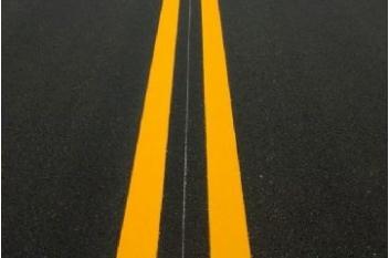 道路交通标线在性能上有什么样严格的要求呢？