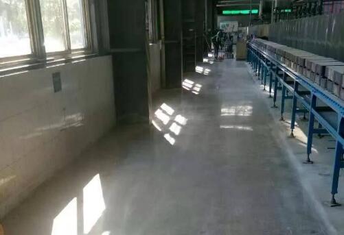 装甲地坪地坪和环氧地坪差别有多大？十堰固化抛光装甲地坪如何施工？